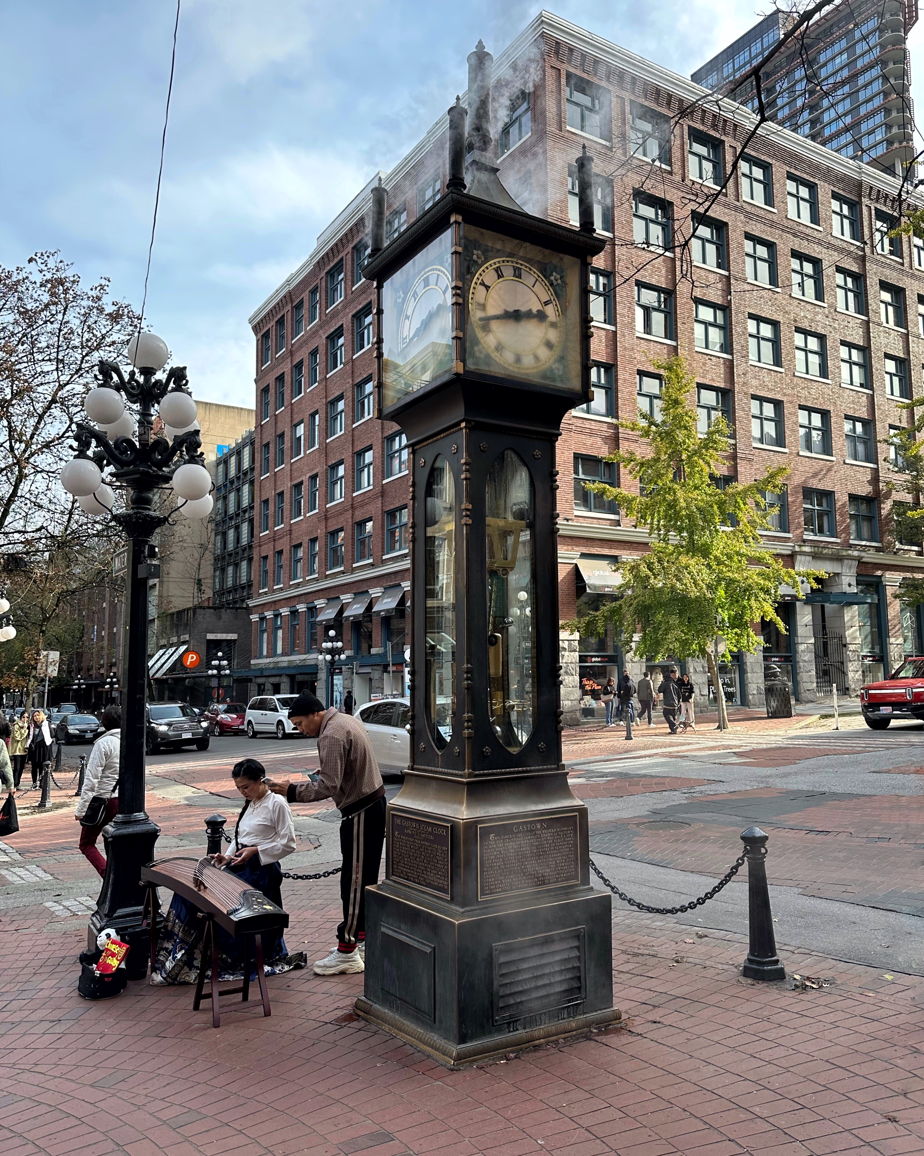 Things to do in Vancouver Gastown whistling steam clock