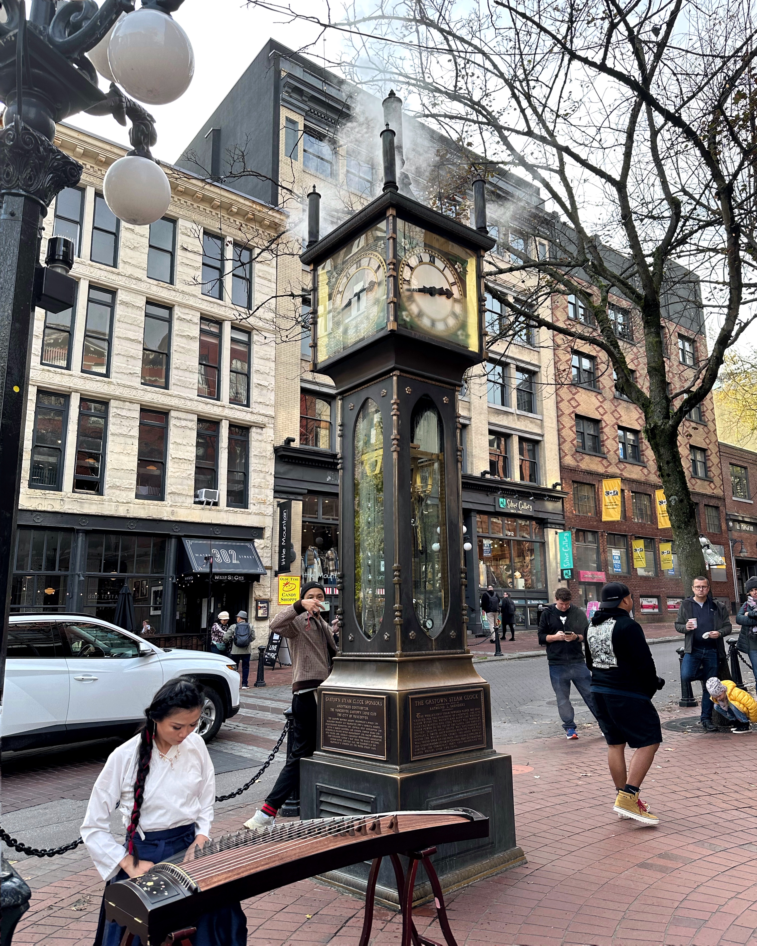 Things to do in Vancouver whistling steam clock Gastown